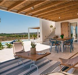 2 bedroom villa with infinity pool, near Alcamo, sleeps 4-5